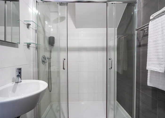 Ensuite 5 Rochedo بيت ضيافة